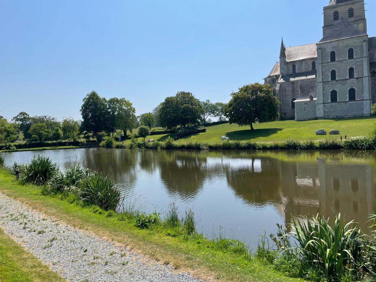 Le Courtil Villa Cerisy-la-Foret Exteriör bild